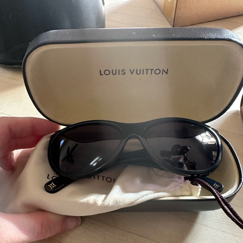 Louis Vuitton Black/Grey Flore Cat Eye Sunglasses - Picture 2 of 5